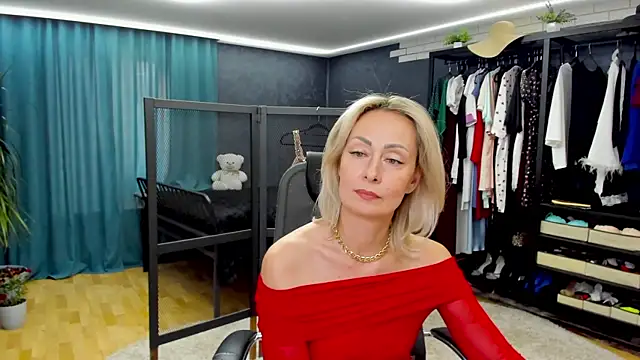 Julia Cherry  online show from 05-31-26, 01:17