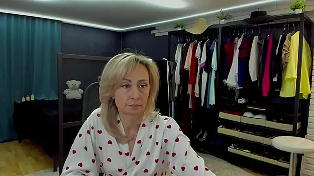 Julia Cherry  online show from 03-13-26, 03:17