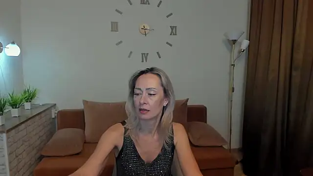 Snapshot of Julia_Cherry_ chatting on 02-01-25, 04:43 Julia Cherry  online show from 02-01-25, 04:43