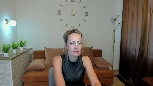 Snapshot of Julia_Cherry_ chatting on 01-26-25, 10:34 Julia Cherry  online show from 01-26-25, 10:34