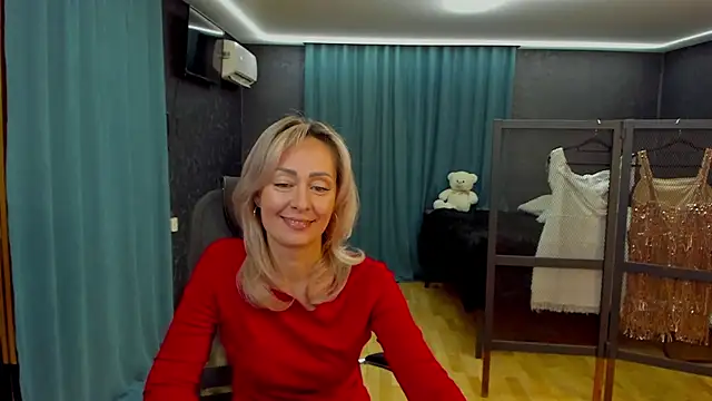 Julia Cherry  online show from 10-25-25, 01:34