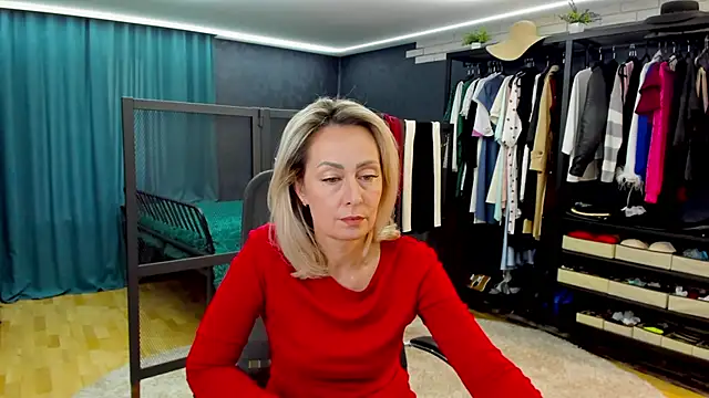 Julia Cherry  online show from 05-12-26, 12:11