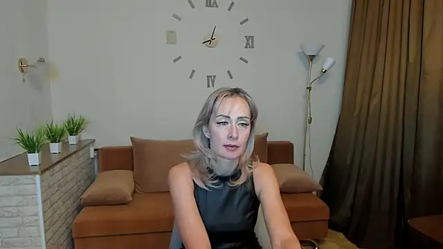 Snapshot of Julia_Cherry_ chatting on 01-16-25, 01:58 Julia Cherry  online show from 01-16-25, 01:58
