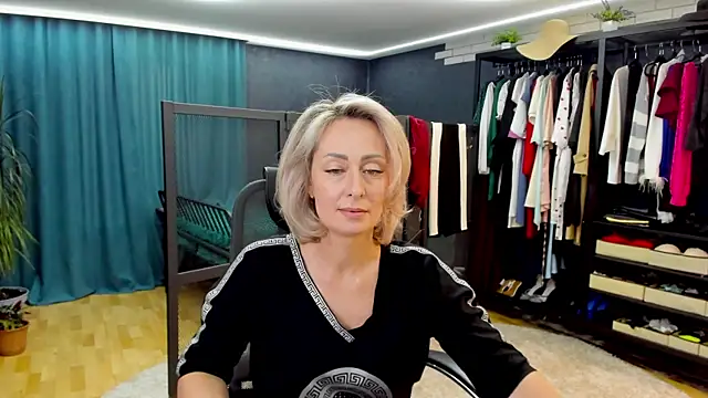 Julia Cherry  online show from 05-14-26, 02:03