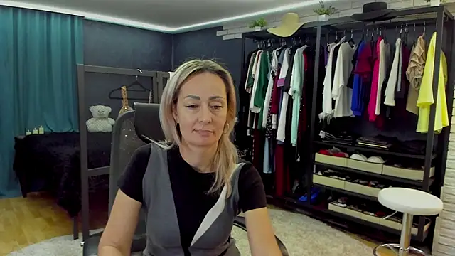 Julia Cherry  online show from 02-08-26, 04:15