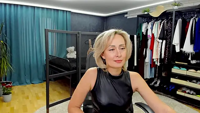 Julia Cherry  online show from 05-28-26, 01:06