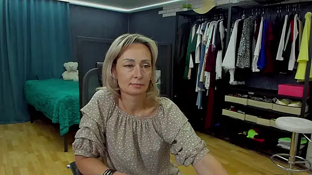 Julia Cherry  online show from 12-02-25, 12:51