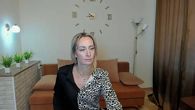 Snapshot of Julia_Cherry_ chatting on 01-25-25, 12:16 Julia Cherry  online show from 01-25-25, 12:16