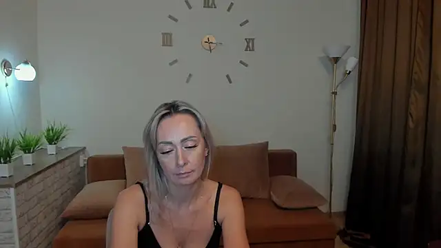 Snapshot of Julia_Cherry_ chatting on 01-31-25, 05:42 Julia Cherry  online show from 01-31-25, 05:42