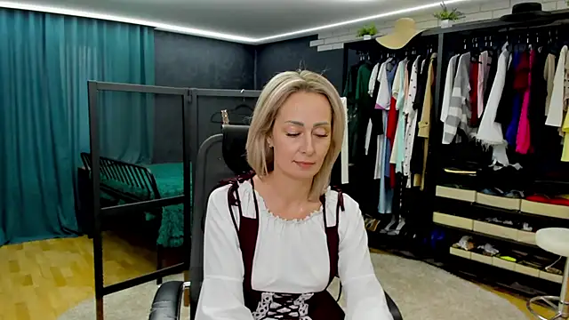 Julia Cherry  online show from 05-16-26, 02:38