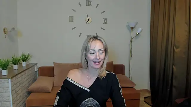 Snapshot of Julia_Cherry_ chatting on 01-24-25, 03:13 Julia Cherry  online show from 01-24-25, 03:13