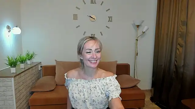 Snapshot of Julia_Cherry_ chatting on 01-17-25, 12:42 Julia Cherry  online show from 01-17-25, 12:42