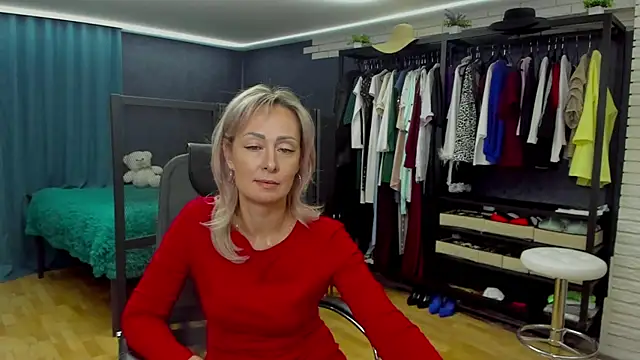 Julia Cherry  online show from 11-14-25, 01:59