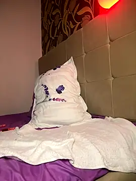 Snapshot of BellaaNoir chatting on 09-18-25, 07:50 BellaaNoir online show from 09-18-25, 07:50