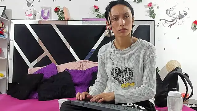 Snapshot of abby_eemily chatting on 09-19-25, 12:09 abby eemily online show from 09-19-25, 12:09