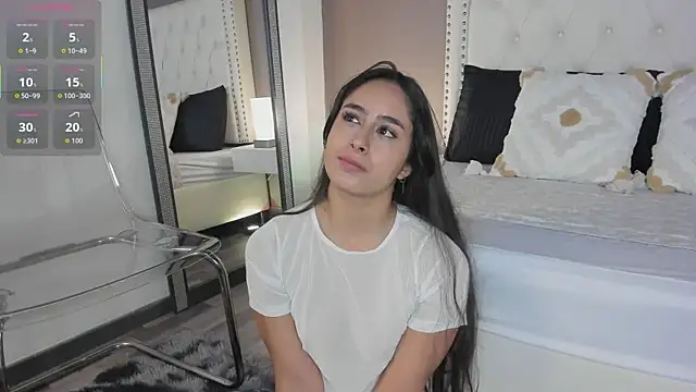 Julia Martinez  online show from 05-18-26, 11:37