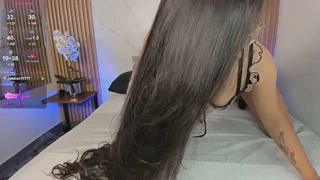 Julia Martinez  online show from 04-23-26, 12:29