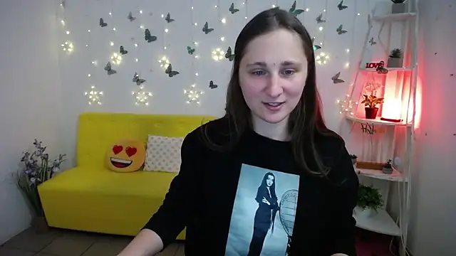 Snapshot of MichelLeee chatting on 04-28-26, 11:47 MichelLeee online show from 04-28-26, 11:47