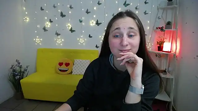 Snapshot of MichelLeee chatting on 04-23-26, 12:29 MichelLeee online show from 04-23-26, 12:29