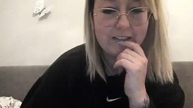 Lillyloo  online show from 03-16-25, 08:21