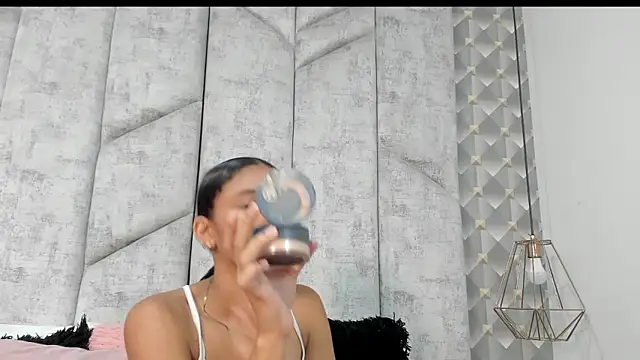 AshleyHill2 online show from 12-14-25, 04:40