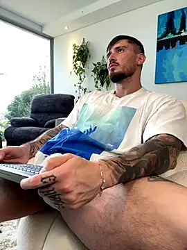 DimitriSullivan  online show from 10-03-25, 09:27