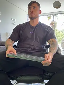 DimitriSullivan  online show from 11-04-25, 05:39