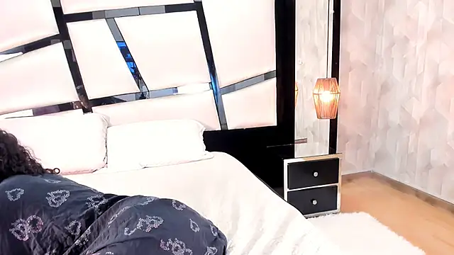 AriannaRussell  online show from 01-10-26, 02:45