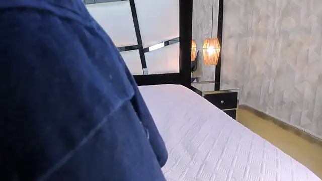 AriannaRussell  online show from 09-16-25, 01:56