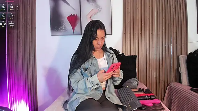 Snapshot of Ella_Rousse chatting on 09-22-25, 12:22 Ella Rousse online show from 09-22-25, 12:22