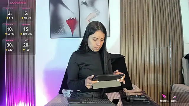 Snapshot of Ella_Rousse chatting on 10-14-25, 12:17 Ella Rousse online show from 10-14-25, 12:17