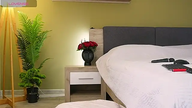 KiraRosse online show from 11-22-25, 11:53