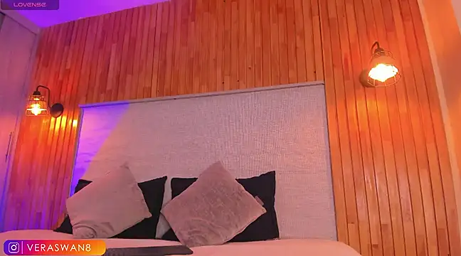 MoonSwan1 online show from 12-04-24, 10:02