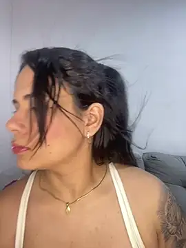 Snapshot of Leyna_Kenet chatting on 12-21-24, 03:25 Leyna Kenet online show from 12-21-24, 03:25