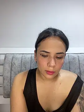 Snapshot of Leyna_Kenet chatting on 01-21-25, 12:25 Leyna Kenet online show from 01-21-25, 12:25