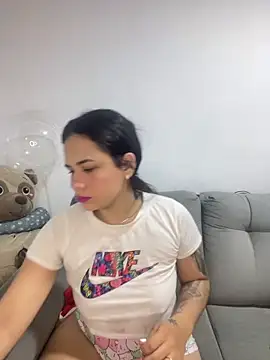 Snapshot of Leyna_Kenet chatting on 12-06-24, 03:50 Leyna Kenet online show from 12-06-24, 03:50