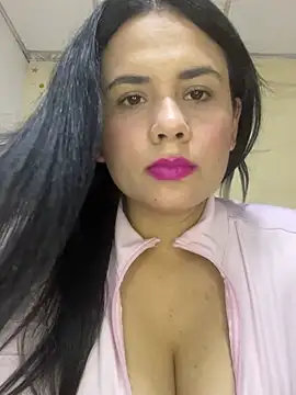 Leyna Kenet online show from 05-17-26, 01:38