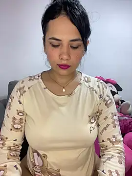 Snapshot of Leyna_Kenet chatting on 01-18-25, 04:15 Leyna Kenet online show from 01-18-25, 04:15