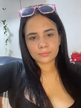 Snapshot of Leyna_Kenet chatting on 09-24-25, 04:19 Leyna Kenet online show from 09-24-25, 04:19