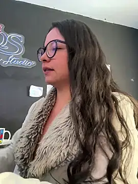 Snapshot of Sapphiraa chatting on 12-24-24, 05:13 Sapphiraa online show from 12-24-24, 05:13