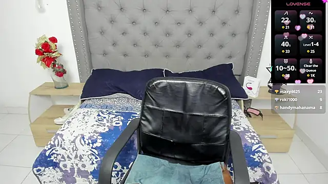 Snapshot of Sapphiraa chatting on 12-29-24, 03:22 Sapphiraa online show from 12-29-24, 03:22