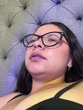 Snapshot of Sapphiraa chatting on 12-31-24, 12:54 Sapphiraa online show from 12-31-24, 12:54