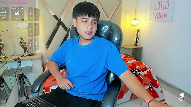 Snapshot of AndrewPherson chatting on 09-21-25, 12:43 AndrewPherson online show from 09-21-25, 12:43