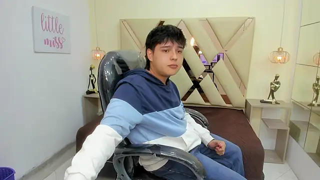 Snapshot of AndrewPherson chatting on 04-14-26, 12:21 AndrewPherson online show from 04-14-26, 12:21