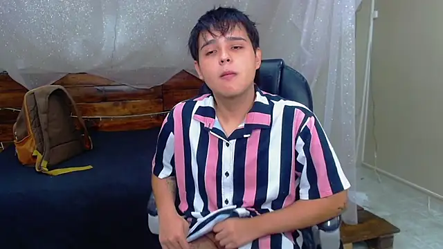 Snapshot of AndrewPherson chatting on 03-01-25, 12:23 AndrewPherson online show from 03-01-25, 12:23