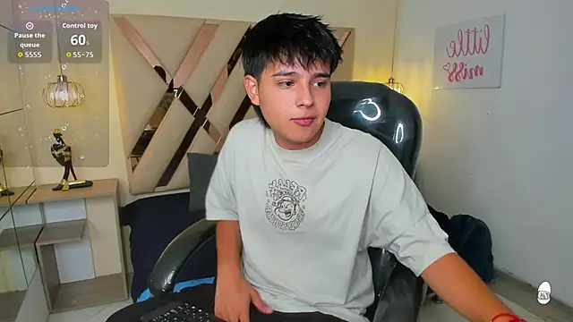 Snapshot of AndrewPherson chatting on 09-24-25, 12:33 AndrewPherson online show from 09-24-25, 12:33