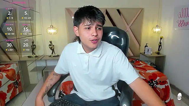 Snapshot of AndrewPherson chatting on 09-20-25, 12:43 AndrewPherson online show from 09-20-25, 12:43