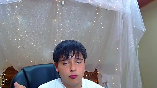 Snapshot of AndrewPherson chatting on 02-26-25, 03:10 AndrewPherson online show from 02-26-25, 03:10