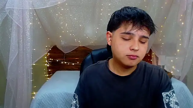 Snapshot of AndrewPherson chatting on 03-08-25, 12:30 AndrewPherson online show from 03-08-25, 12:30