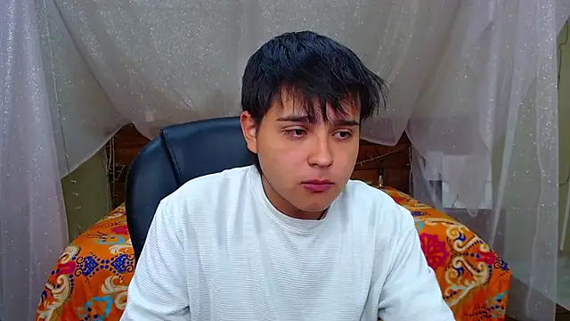 Snapshot of AndrewPherson chatting on 02-25-25, 12:27 AndrewPherson online show from 02-25-25, 12:27